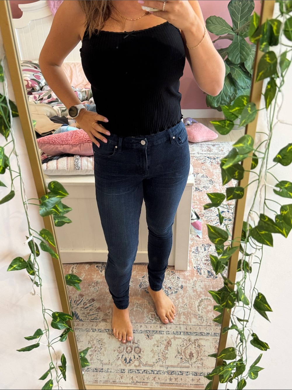 Guess Women’s Skinny Jeans in Dark Blue Wash